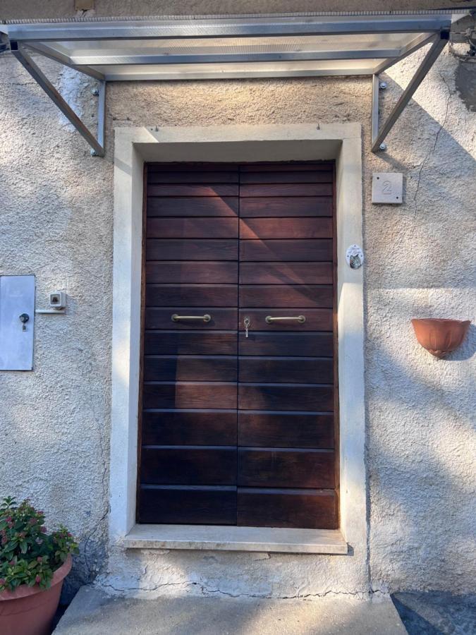 Il Rustico Uno A Bugnara Nella Valle Del Sagittario Sulmona Exterior photo